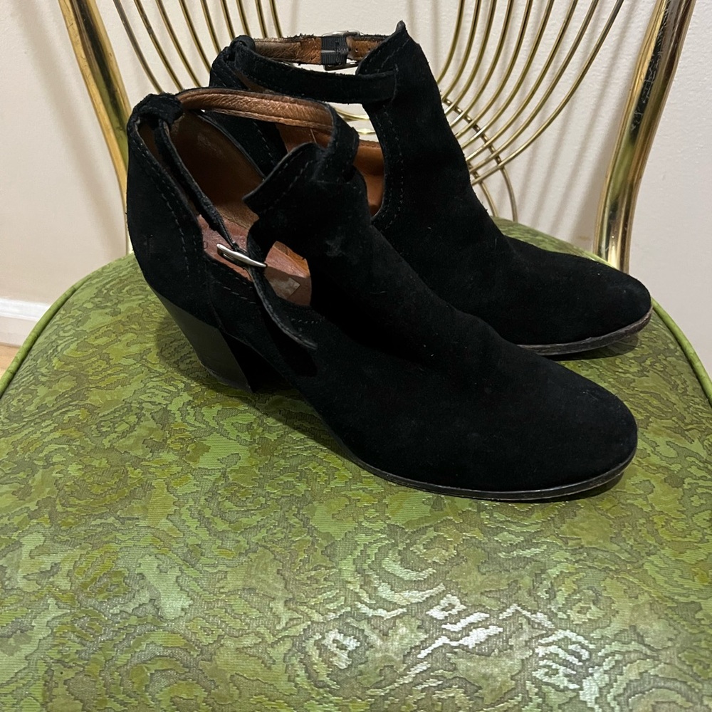 Frye Meghan Black Suede cutout ankle boots bootie